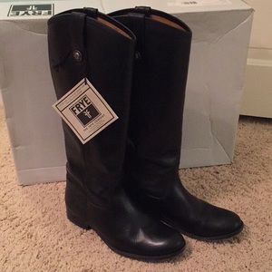 FRYE - Size 7 - Melissa Button - GREAT Condition