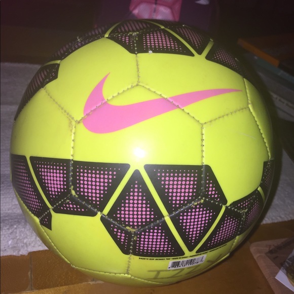 nike soccer ball size 3