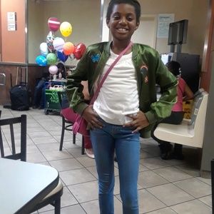 Meet your Posher, Derilyn