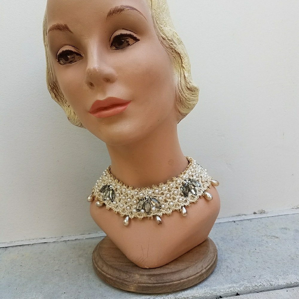 Vintage 40s 60s beaded crochet collar necklace