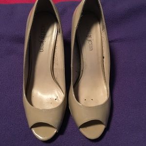Cathy Jean- nude peep toe heels