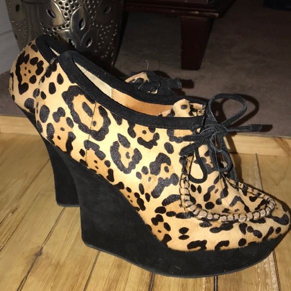 L.A.M.B Leopard print wedge booties - Picture 3 of 8