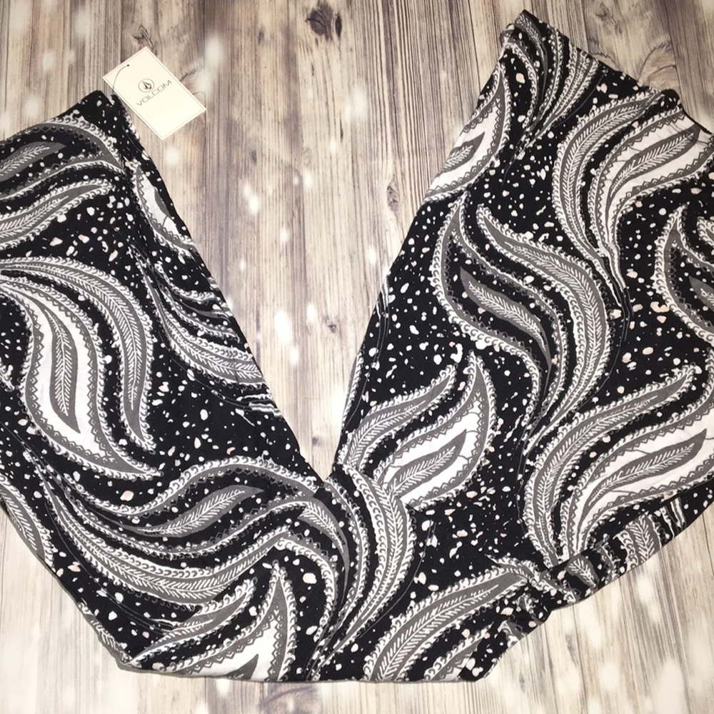 🆕Volcom 'Cold Love' Print Bell Bottom Pants - Picture 3 of 8