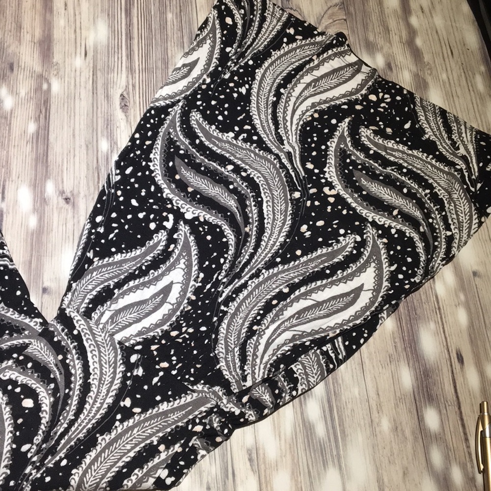 🆕Volcom 'Cold Love' Print Bell Bottom Pants - Picture 4 of 8