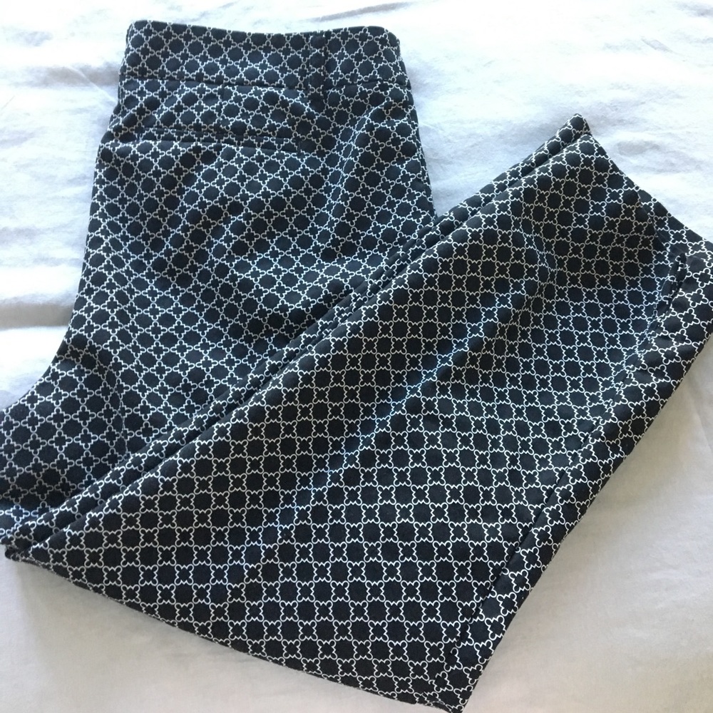 Patterned capris - Picture 4 of 4