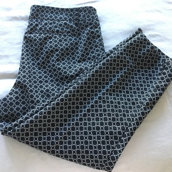 Patterned capris - Picture 4 of 4