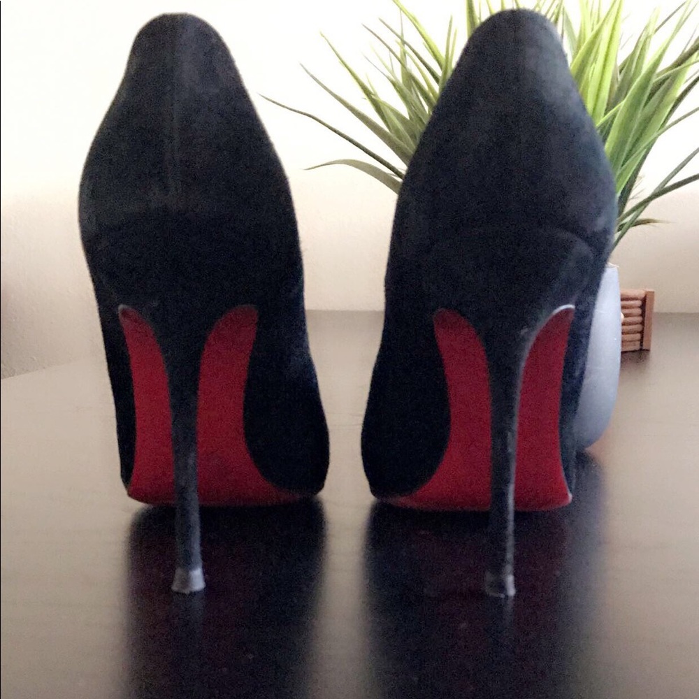 ❌SOLD! 100 % authentic Christian louboutins