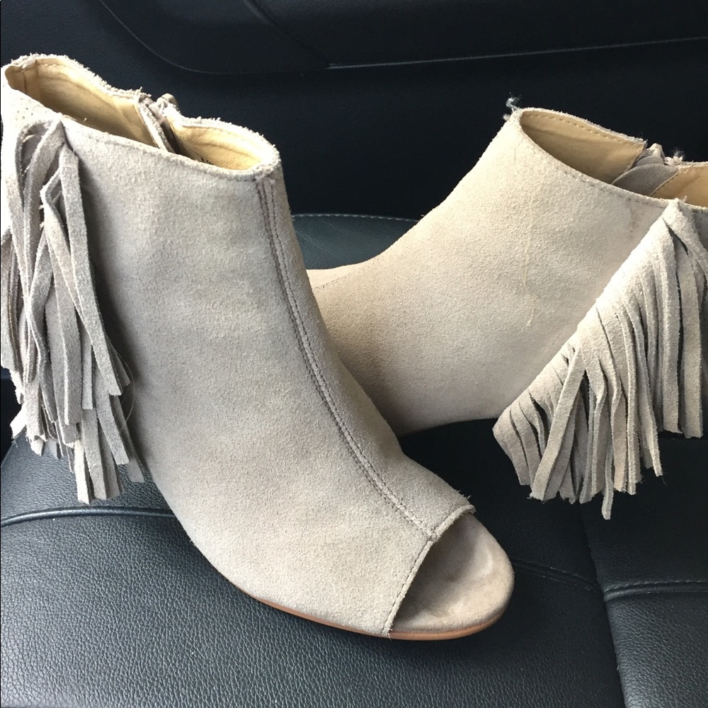Beautiful fringe booties!