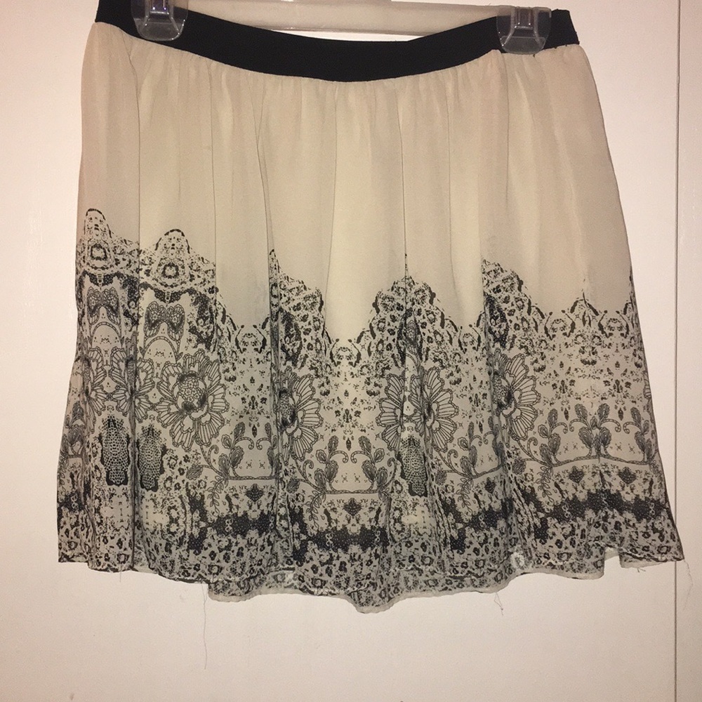 Cute, cream colored AE skirt