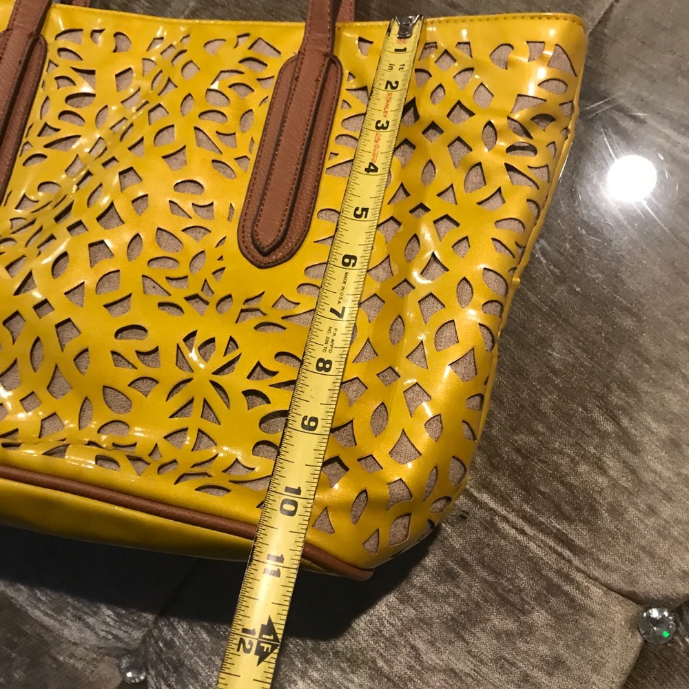 Chic Handbag - image 8