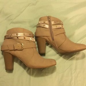 Jennifer Lopez Cream Heeled Booties