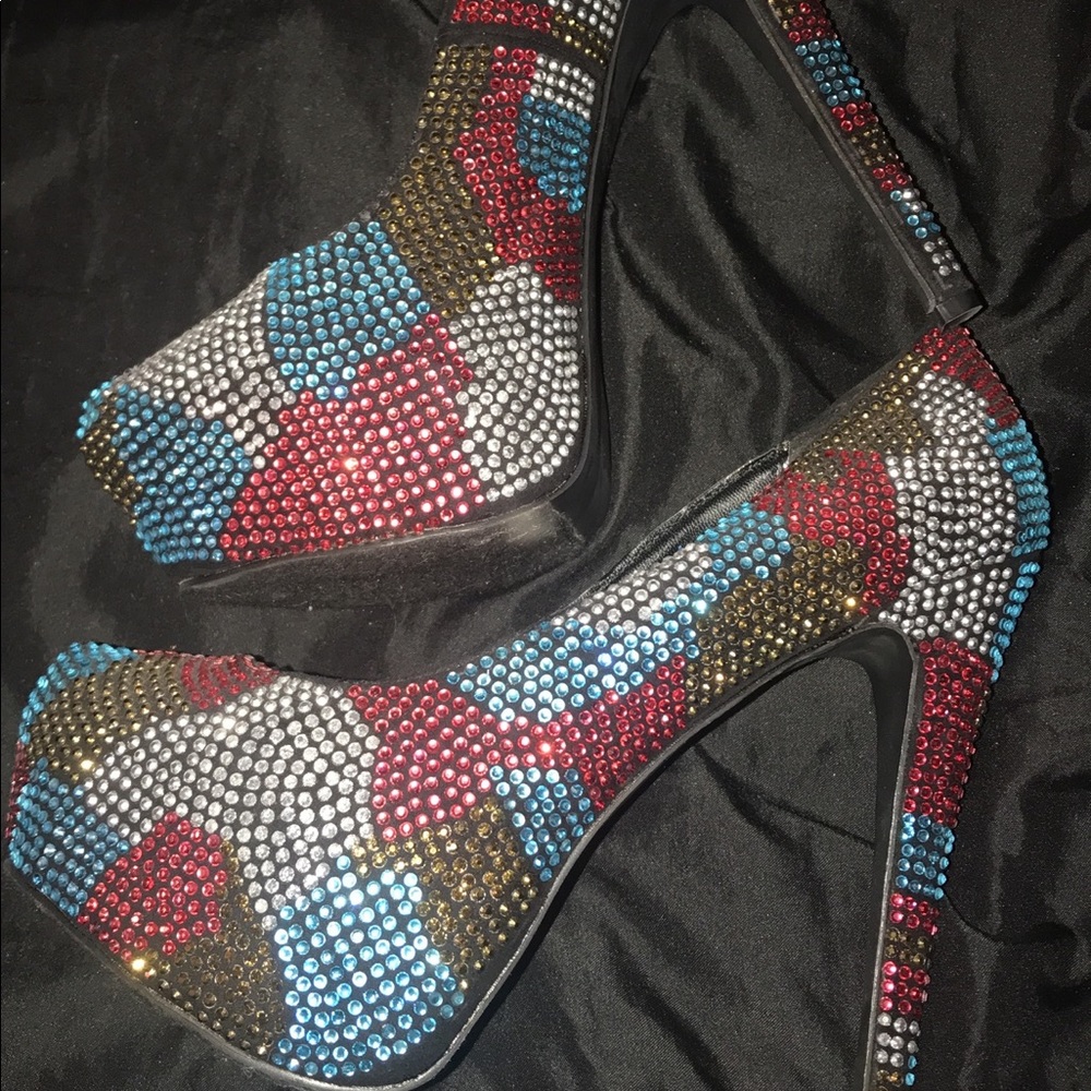 Heels - Picture 2 of 3