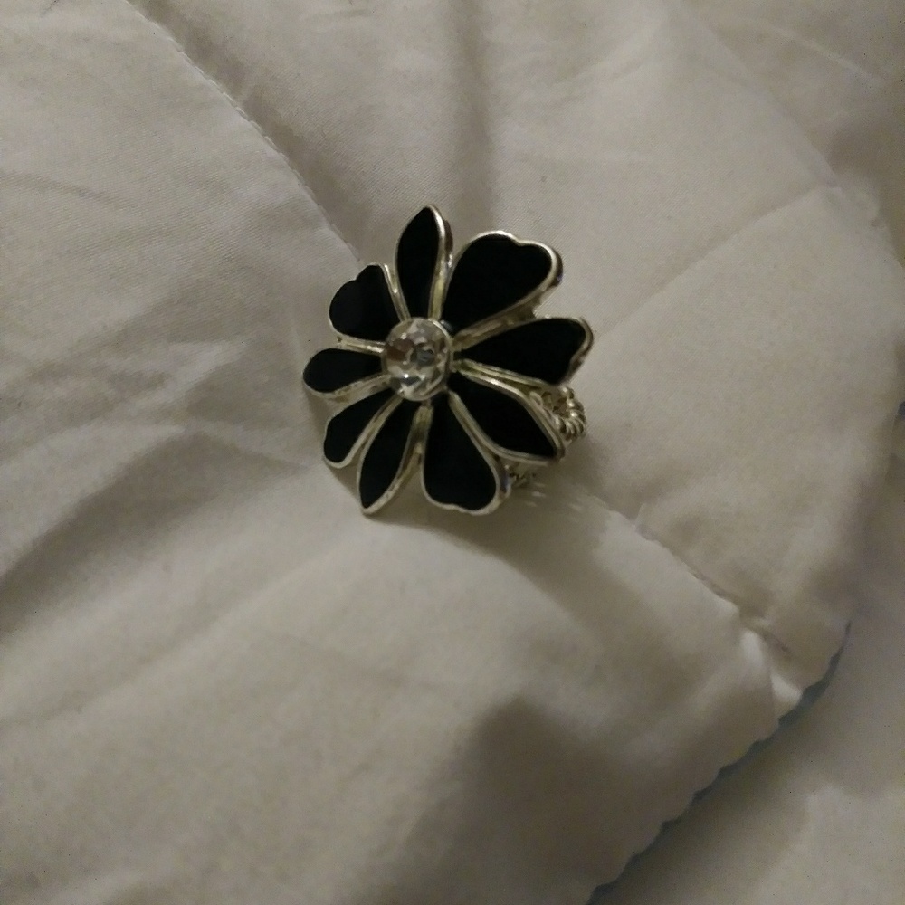 Flower and Stone Stretch Ring