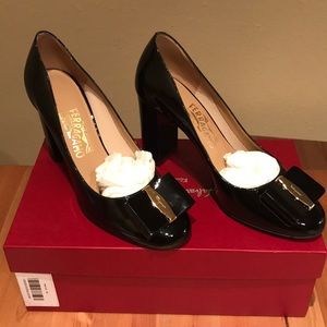 Gorgeous Salvatore Ferragamo Elinda pumps black.