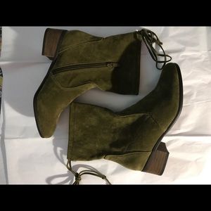 Green/olive ankle boots