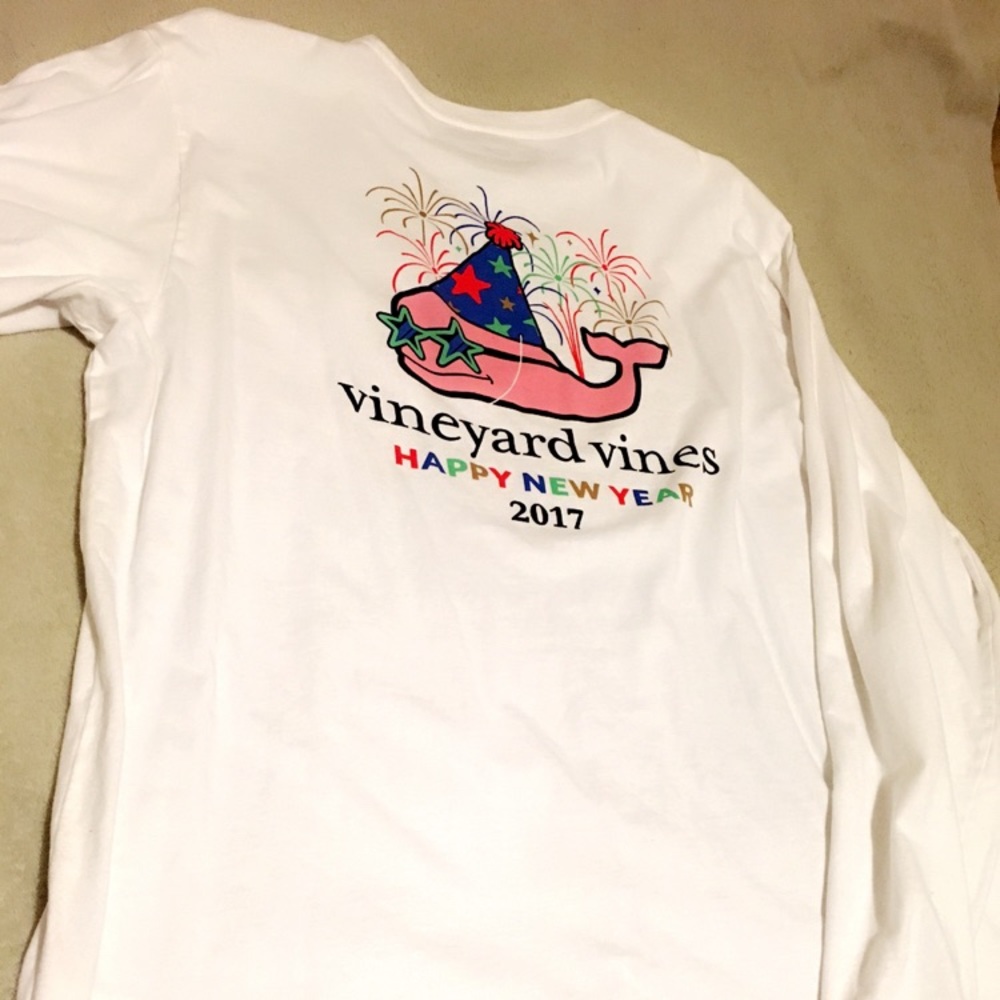 Long-Sleeve Vintage Whale Graphic Pocket T-Shirt