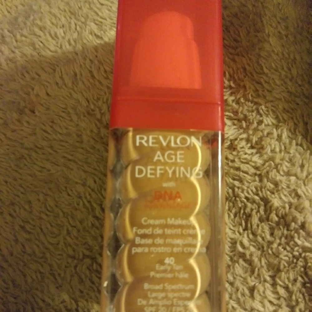 Revlon Age Defying Cream Make-up