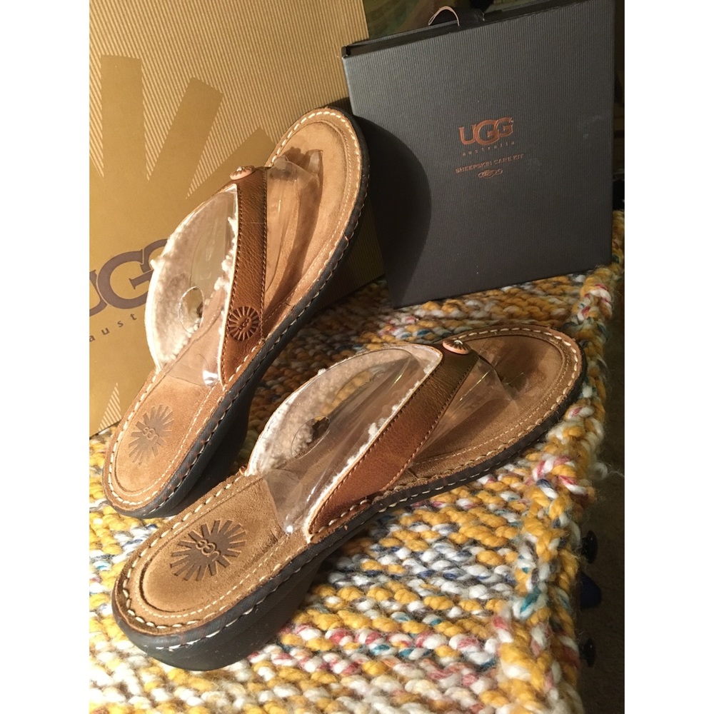 UGG flip flop