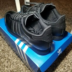 Adidas mens samoa sz 9.5