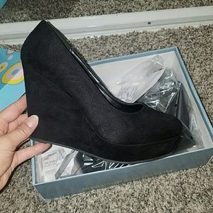 Black sueded wedge - NEVER WORN
