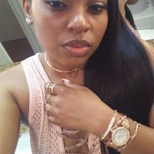 Meet your Posher, Denikia
