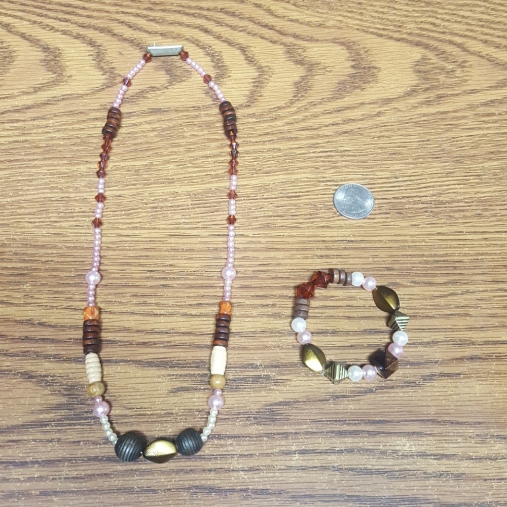 Necklace and bracelet set