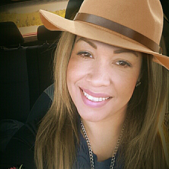 Meet your Posher, Gregoria - Picture 1 of 1