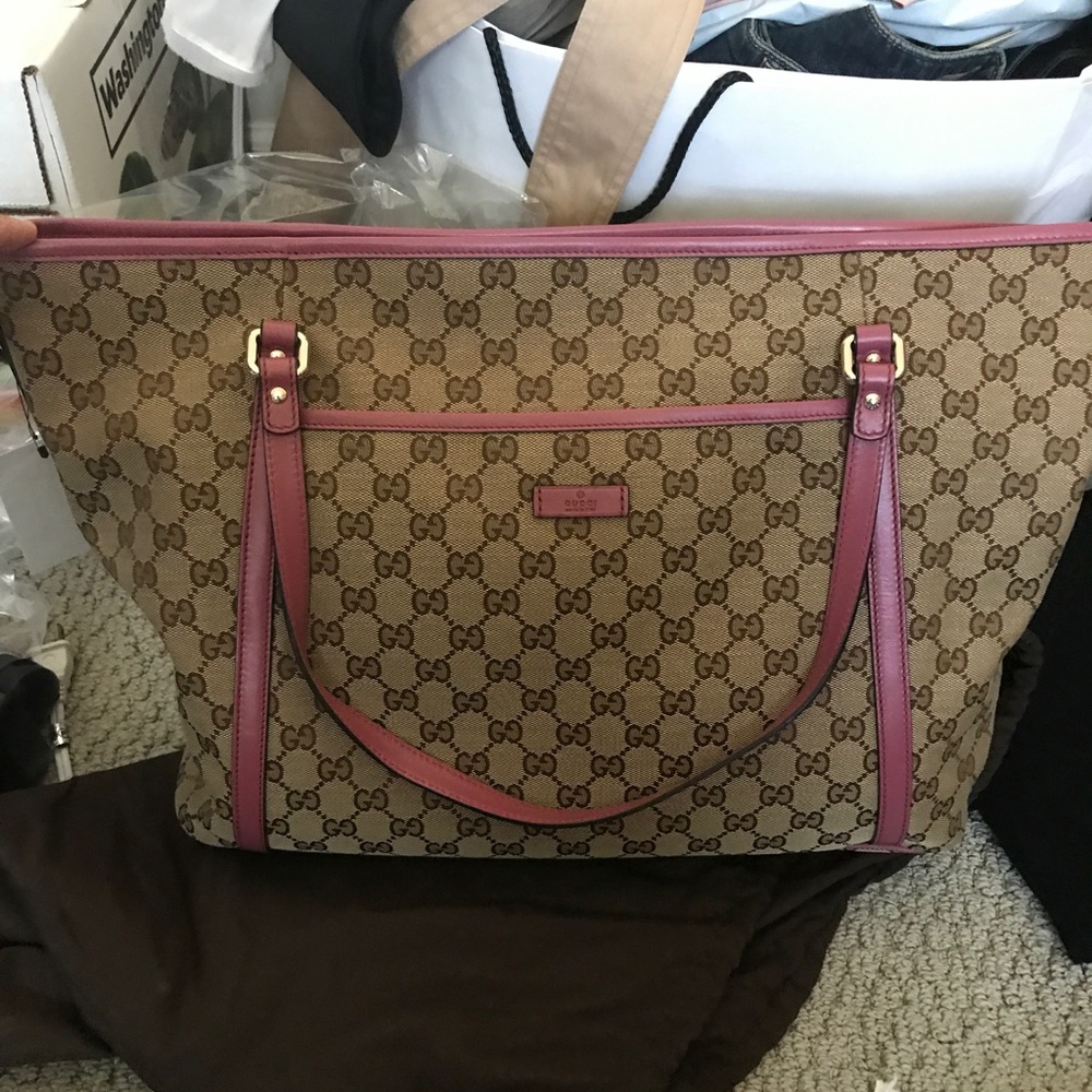 Gucci pink fabric gg bag with strap