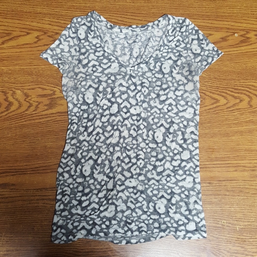 American Eagle V-neck