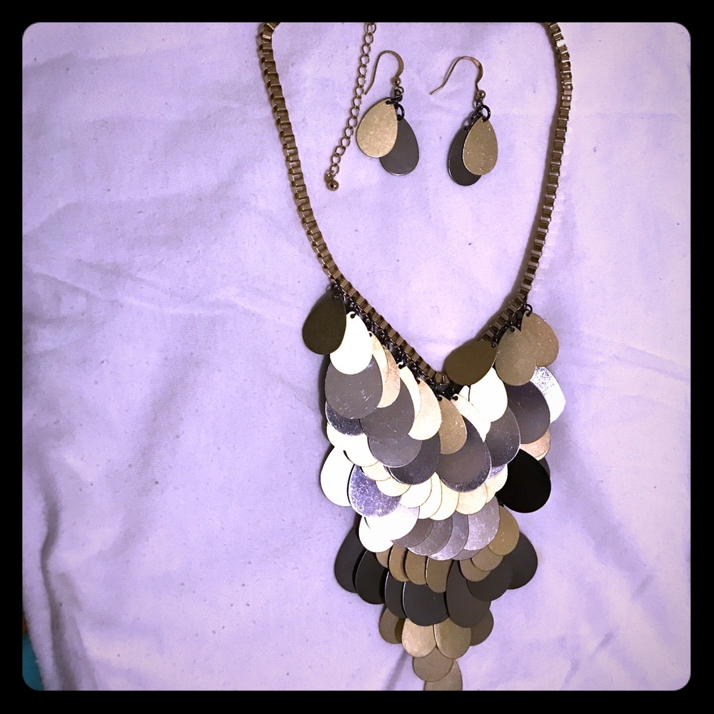 Statement necklace with earrings
