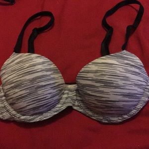 32A Victoria Secret bra