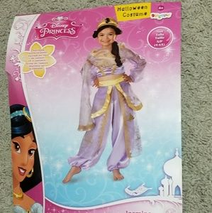 NWT Halloween costume Jasmine size s for 4-6x