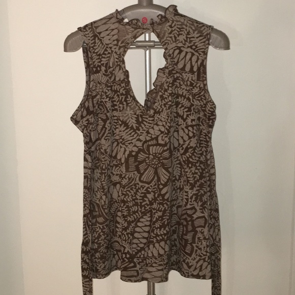 V1 Couture V-Neck Top Cutout Back Tie Back - Picture 6 of 6