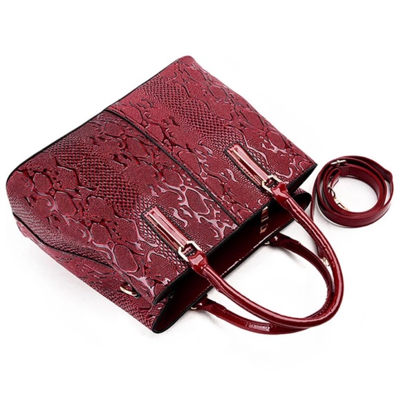 ❤️ The Leona Burgundy Crocodile Embossed Handbag - Picture 5 of 8