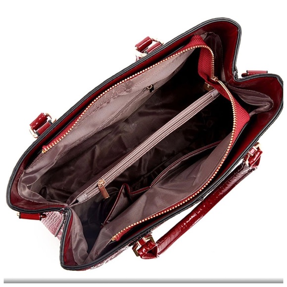 ❤️ The Leona Burgundy Crocodile Embossed Handbag - Picture 6 of 8