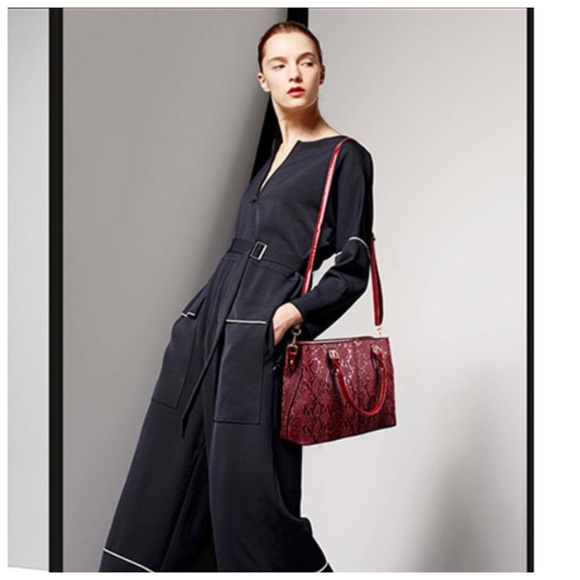 ❤️ The Leona Burgundy Crocodile Embossed Handbag - Picture 7 of 8