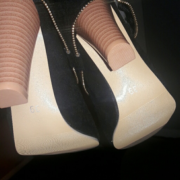 Black faux suede boots - Picture 3 of 3