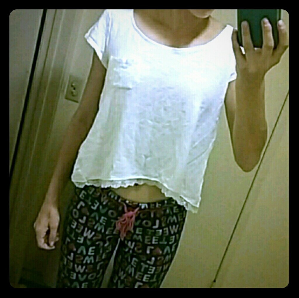 White hollister t-shirt with front pocket