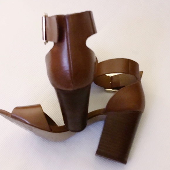 SOLD! Steve Madden Estoria Block Heel Sandals - Picture 6 of 7