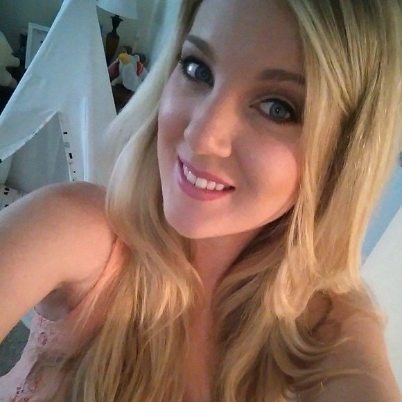 Meet your Posher, Alexandra - Picture 1 of 1