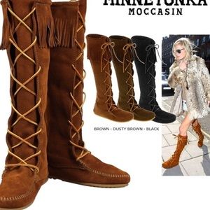 Minnetonka tall laceup suede boot fringe brown EUC