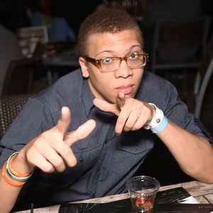 Meet your Posher, Derrell