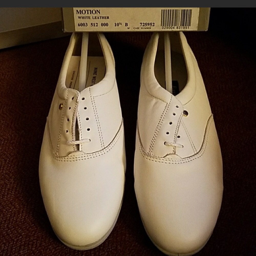 Easy Spirit white shoe