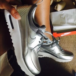 Nike Metallic Silver Thea