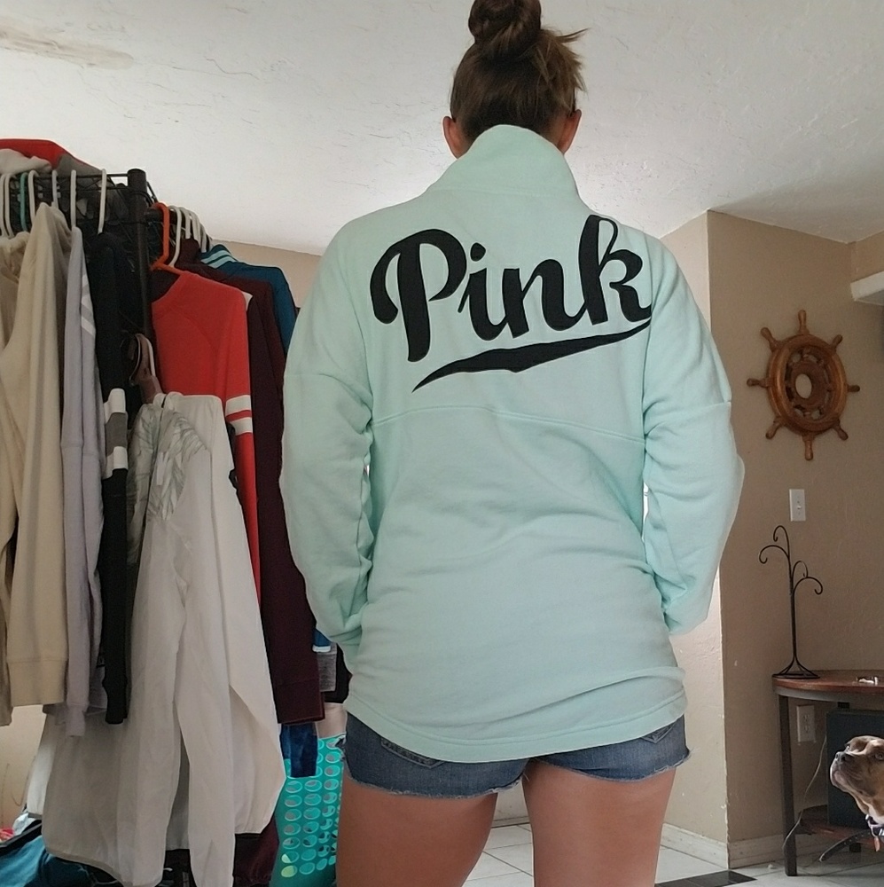 LN, vs pink snap funnel neck