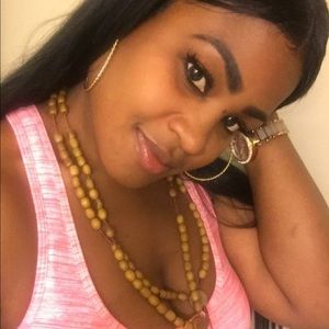 Meet your Posher, Aja