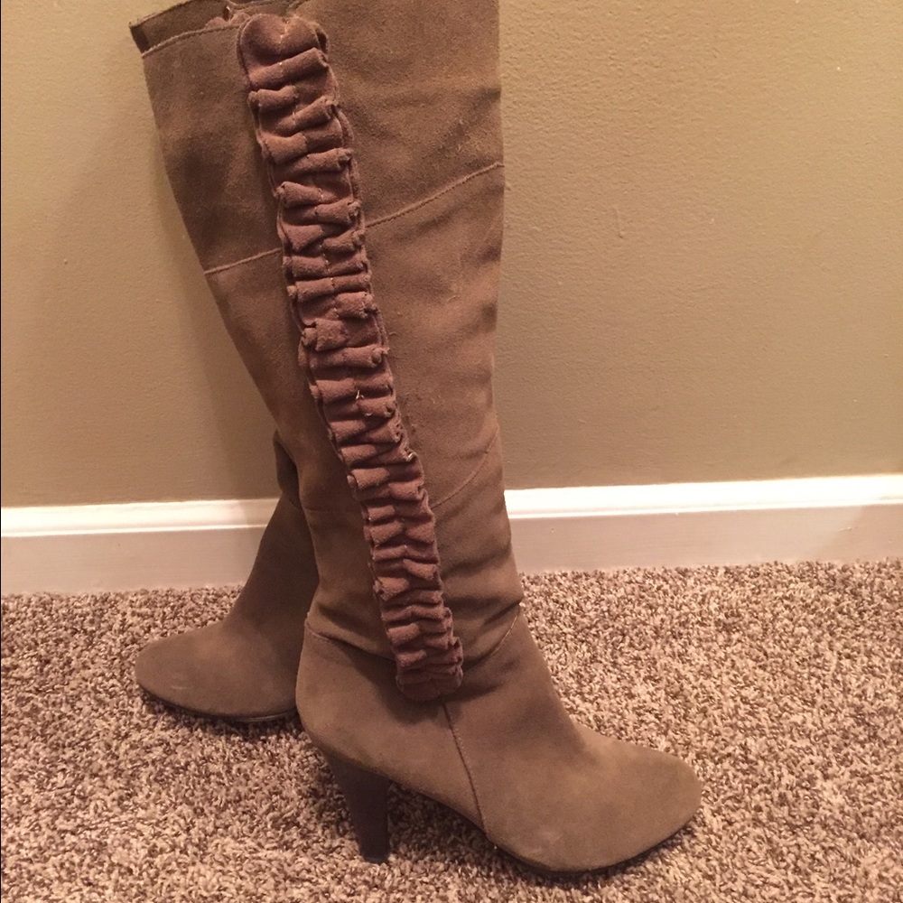 Ruffle leather boots
