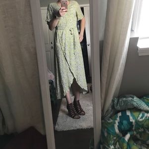Super cute daisy maxi dress