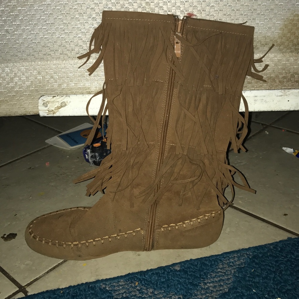 Fringe boots