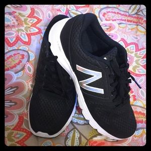🎉 NEW women's New Balance sneakers size 9